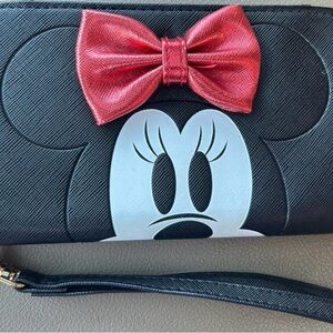 Disney Bioworld Minnie Mouse Wristlet Wallet Cell Phone Tech Pocket Black